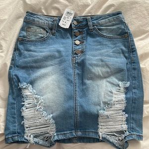 NWT! Windsor 4 button stretch jean mini skirt with purposeful shredding in front